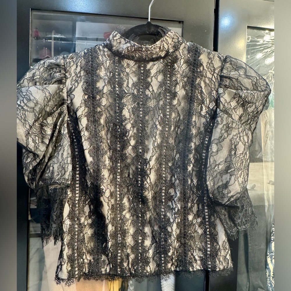 Alice + Olivia Black Lace Blouse. Like New!
Simply beautiful